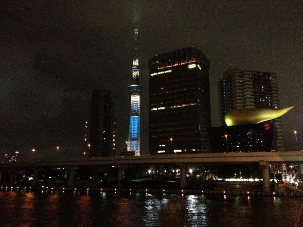 TRUONGTIEN.JP - Ánh sáng của Tokyo Skytree, nhìn từ sông Sumida. 