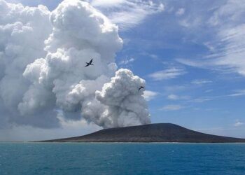 Phát hiện hòn đảo mới ở Nhật Bản do sự phun trào của núi lửa ngầm