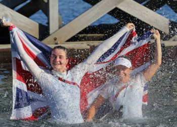 Các vận động viên Anh xuất sắc giành huy chương vàng ở bộ môn đua thuyền buồm