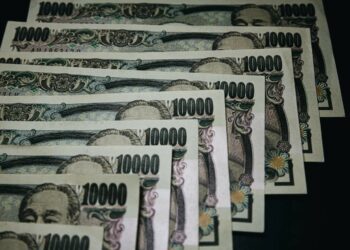 Nhật Bản: Người phụ nữ nhặt được một chiếc ví với 1 triệu yên