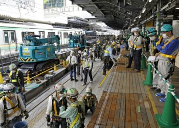 Tuyến Yamanote của Tokyo tạm dừng hoạt động