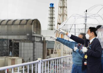 Kishida đến thăm nhà máy hạt nhân Fukushima