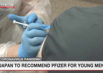 Nhật Bản khuyến nghị tiêm vaccine Pfizer cho nam giới trẻ