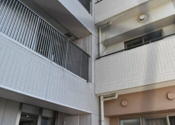 Bé gái 4 tuổi t.ử v.o.ng sau khi rơi từ ban công tầng 25 ở Osaka