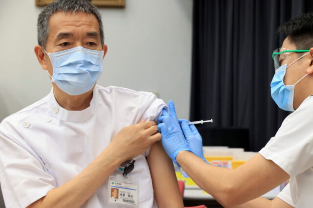 TRUONGTIEN.JP - Chính phủ Nhật Bản đã đặt ra mục tiêu hoàn thành việc tiêm chủng hai liều cho tất cả công dân có nhu cầu sớm nhất có thể