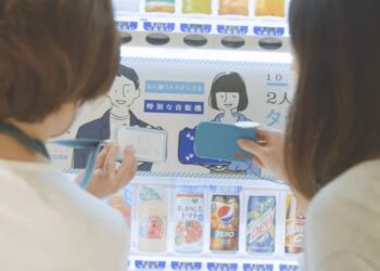 Tăng giao tiếp nơi công sở, doanh nghiệp Nhật Bản lắp đặt  “Máy miễn phí đồ uống cho hai người”