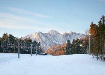 Các điểm trượt tuyết và suối nước nóng tốt nhất Nhật Bản