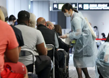 Từ 8/11, Chính phủ Nhật Bản rút ngắn thời gian tự cách ly đối với người nhập cảnh