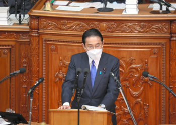 Phương án hỗ trợ 100.000 yên của chính phủ Nhật Bản vẫn còn nhiều tranh cãi