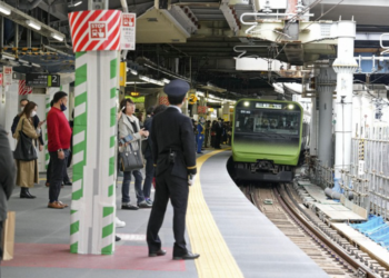 JR East, West giảm số lượng chuyến tàu từ 3/2022