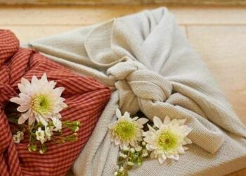 FUROSHIKI: Học cách gói đồ truyền thống của Nhật Bản