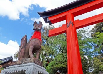 Khám phá đền Fushimi Inari